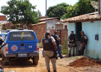 Feira de Santana: operação da PM prende três homens, apreende drogas e dinheiro