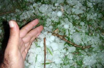 Choveu granizo em uma das cidades mais quentes da Bahia