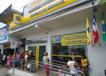 Assaltantes estouram caixa eletrônico em Caldas do Jorro e sequestram gerente para roubar o BB de Araci