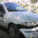 Carro capota e homem sai ileso
