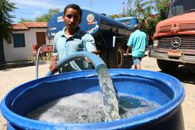 Governo amplia contratação de carro-pipa por causa da seca