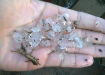 Morador do Distrito de Chapada registra chuva de granizo