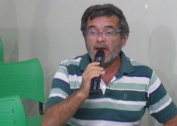 Forte incêndio destrói uma casa residencial no Distrito de Barreiros