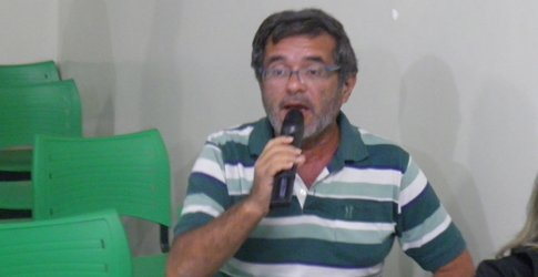 Forte incêndio destrói uma casa residencial no Distrito de Barreiros