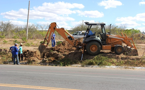 Rede de água da EMBASA se rompe em três pontos diferentes durante testes e interrompe abastecimento em Coité e Retirolândia