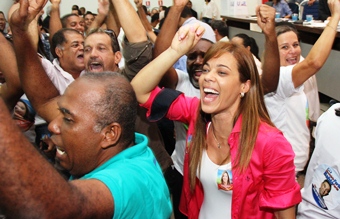 Quitéria em comemoração pela vitória em 2013. Foto: Raimundo Mascarenhas