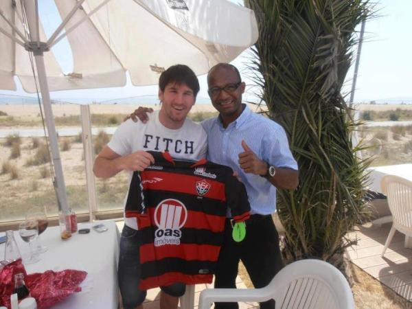 Foto e vídeo de Messi com a camisa do Vitória repercutem na internet
