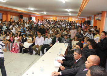 Assis e Alex são empossados e o povo fez festa jamais vista em Conceição do Coité – Conheça os dez decretos assinados pelo prefeito