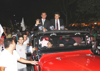 Assis e Alex são empossados e o povo fez festa jamais vista em Conceição do Coité – Conheça os dez decretos assinados pelo prefeito