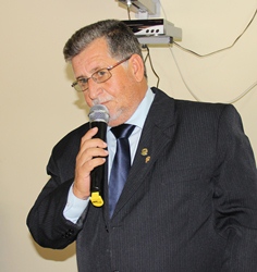 São Domingos – Depois de disputar sete eleições, Nafitel é empossado prefeito.Vice-prefeito e nove vereadores também tomaram posse