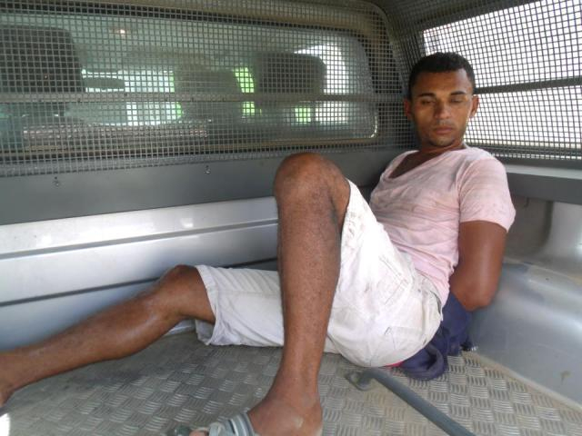 Polícia prende assaltante de moto em Queimadas