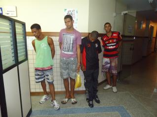 Joalheria é assaltada e bandidos são presos após perseguição na BR-116