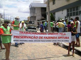 Trabalhadores rurais de Euclides da Cunha protestam contra o governo