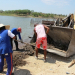 Coité – Peixes mortos são retirados do Açude de Itarandi