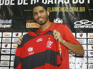 Contratação de Wallace teve 75% de aprovação na opinião da torcida do Flamengo