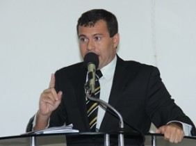 Para Juninho a escolha da data deixa o processo duvidoso