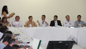 Encontro de Prefeitos em Tucano-mesa-2 - foto- Raimundo Mascarenhas