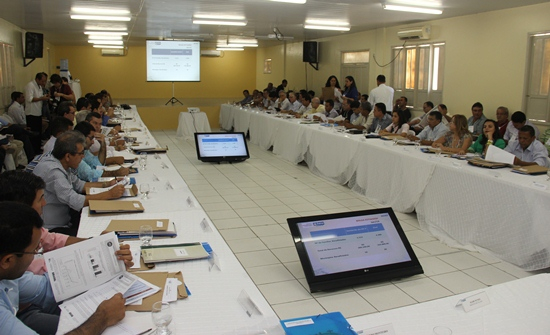 Prefeitos e secretários dos municípios dos territórios Nordeste II e do Sisal discutem ações emergenciais com o governo