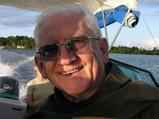 Frei da Paróquia de Cairu morre em capotamento na BR 101