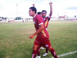 Jacuipense vence Bahia de Feira de virada no Estádio Marianão