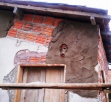 No local do rebôco pode ser visto perfuração dos projéteis