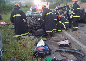 Acidente envolvendo vários veículos deixa oito mortos e seis feridos na BR 101