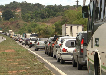 Protesto fecha a BR-324, diz PRF