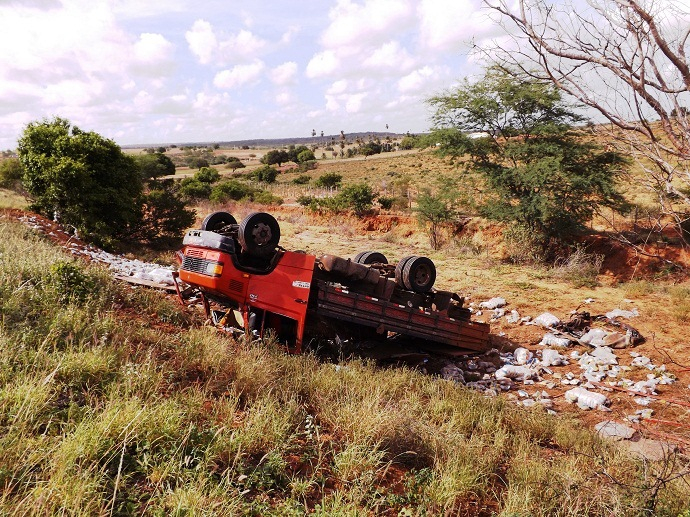 Acidente na BR-116/ Norte, entre Tucano e Quijingue, deixa um morto e dois feridos