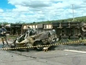 Acidente deixa dois mortos na BR-116