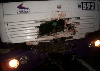 Carreta passa por cima de moto e mata os dois ocupantes, na BR 324 em Capim Grosso