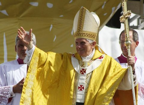 Papa Bento XVI anuncia renúncia