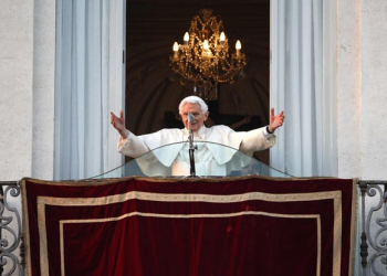 “Não sou mais pontífice, mas um peregrino”, diz Bento XVI na despedida