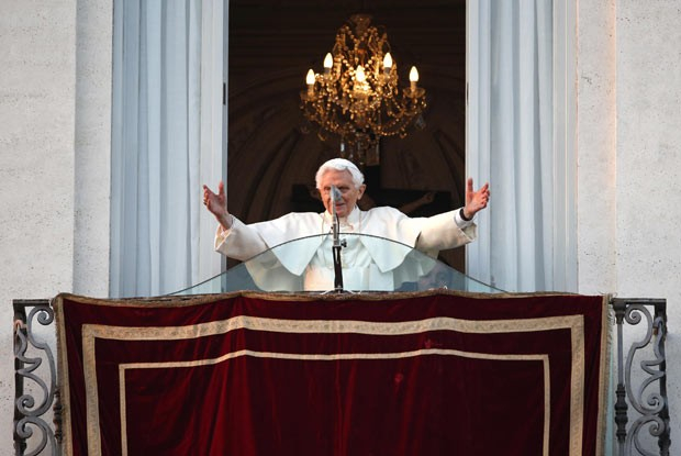 “Não sou mais pontífice, mas um peregrino”, diz Bento XVI na despedida