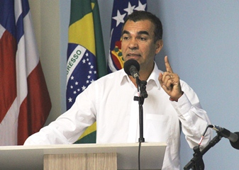 Assis usa tribuna da Câmara na abertura dos trabalhos para falar das dificuldades para “arrumar a casa”