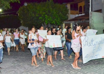 Retirolândia: população faz caminhada clamando paz