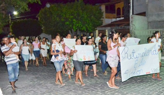 Retirolândia: população faz caminhada clamando paz