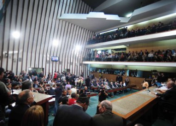 Governo e oposição chegam a acordo e fim de salários extras na AL-BA será votado nesta terça (05)