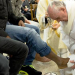 Papa Francisco lava os pés de menores infratores em Roma