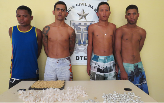 Polícia apreende 3 mil pedras de crack em Feira de Santana