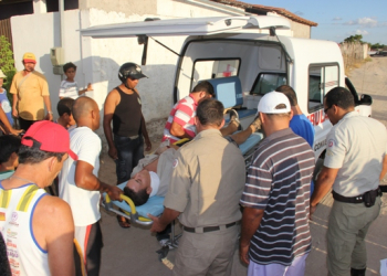 Colisão de moto deixa funcionário da Via Uno ferido em Valente