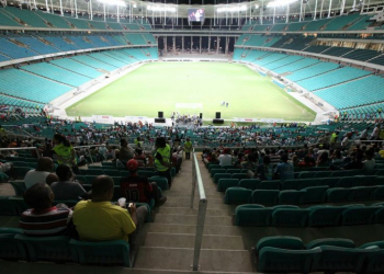Teste para 5 mil pessoas teve cara de jogo na Arena Fonte Nova: torcida, cerveja e cambista
