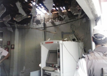Bandidos explodem agência do Bradesco de Abaré