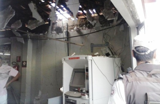 Bandidos explodem agência do Bradesco de Abaré
