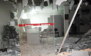Bradesco de Mairi é destruído por dinamites durante assalto
