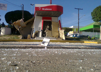 Camaçari: bandidos explodem caixa eletrônico