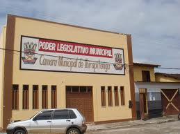 Acusados de tomar carro de assalto em Serrinha, mortos pela Polícia em Feira, são velados na Câmara Municipal de Ibirapitanga