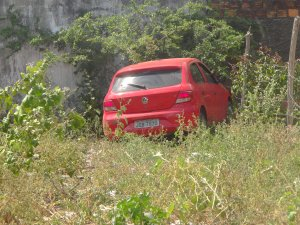 Feira: um homem morre e dois conseguem fugir, após perseguição e tiroteio com policiais