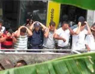 Cerca de 20 homens fortemente armados assaltam o Banco do Brasil de Cocos