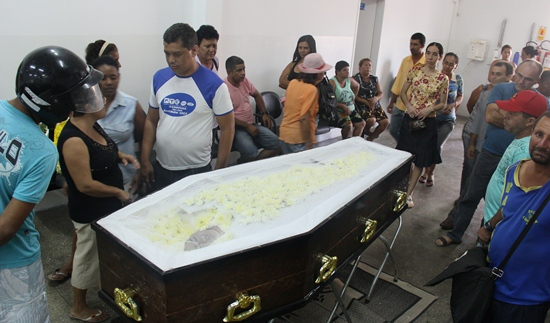 Corpo de jovem que sofria de obesidade mórbida está sendo velado na Câmara Municipal de Serrinha