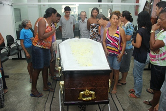 Corpo de jovem que sofria de obesidade mórbida está sendo velado na Câmara Municipal de Serrinha